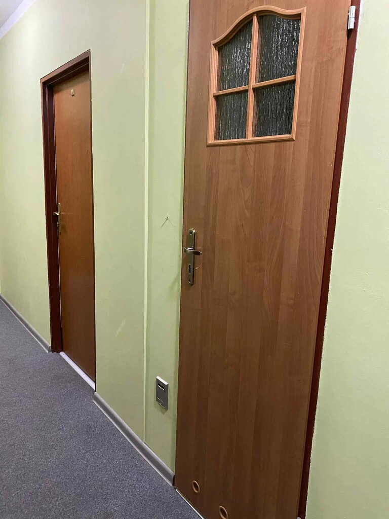 Corridor with separate doors to the Economy room and private bathroom on the opposite side